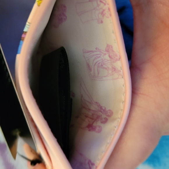 Loungefly Disney card holder - Picture 7 of 7